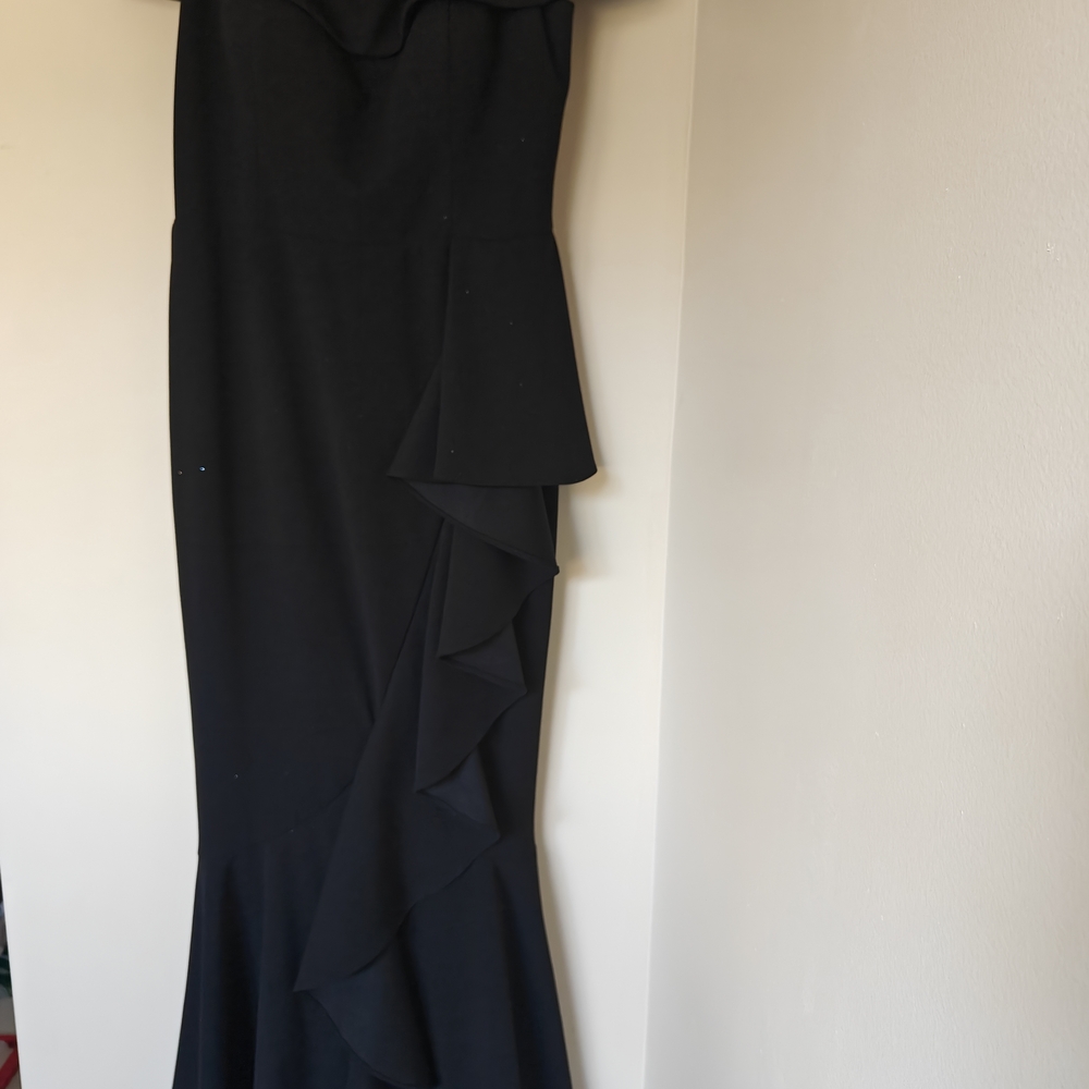 Betsy & Adam Ruffle Black Dress. - Picture 4 of 16
